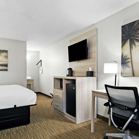 Best Western The Oasis At Joplin Exterior photo
